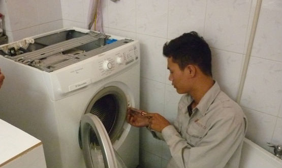 Sửa chữa máy giặt Electrolux bắt chuẩn bệnh, chuẩn giá