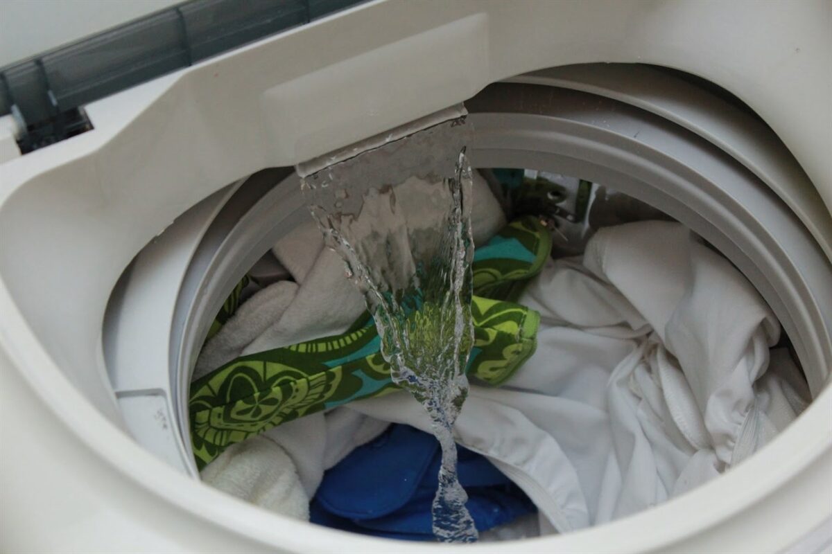 Nguyên nhân máy giặt không giữ được nước và cách khắc phục từ A – Z